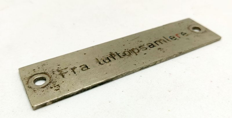 Fra luftopsamlere. Metalskilt