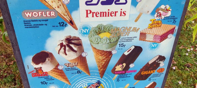 Premier IS. Skilt på krydsfiner. Ældre dato. Danmarks bedste IS