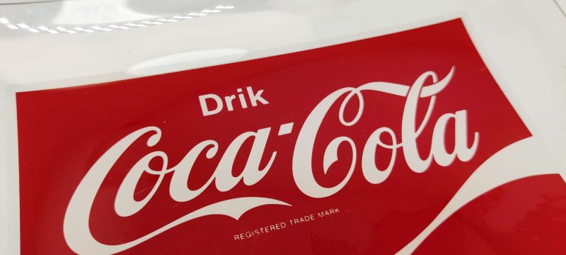 Drik Coca Cola. Glasbakke. Møntbakke