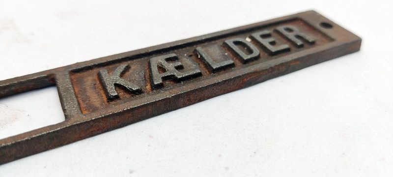 Etageskilt. Kælder. Støbejern