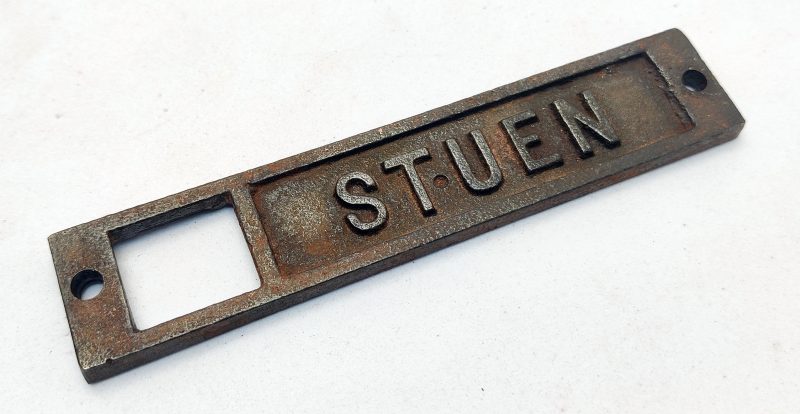 Etageskilt. Stuen. Støbejern