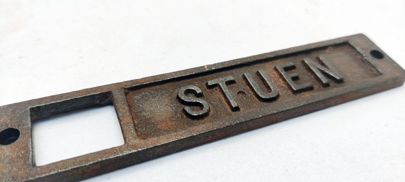 Etageskilt. Stuen. Støbejern