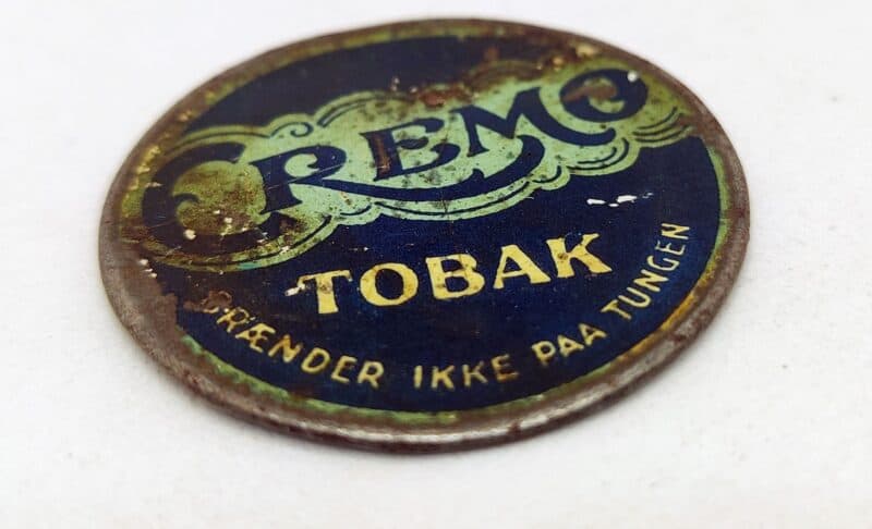 Postskillemønt. Cremo Tobak - brænder ikke paa tungen. 1920 (1920-1922). 10 øres frimærke