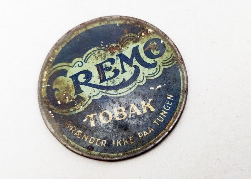 Postskillemønt. Cremo Tobak - brænder ikke paa tungen. 1920 (1920-1922). 10 øres frimærke