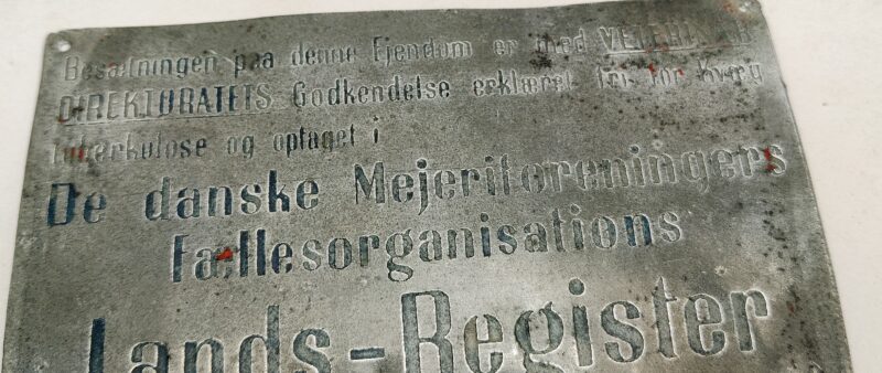 De danske Mejeriforningers Fællesorganisations Lands-Register over tuberkulosefri Kvægbesætning - Blikskilt