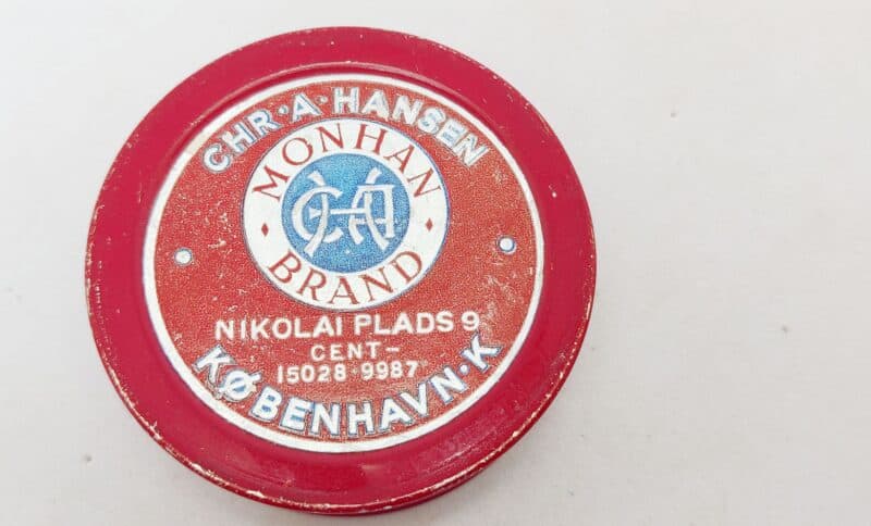 Chr. A. Hansen. København. Nikolai Plads 9. Cent 9987 Monhan Brand. Blikdåse