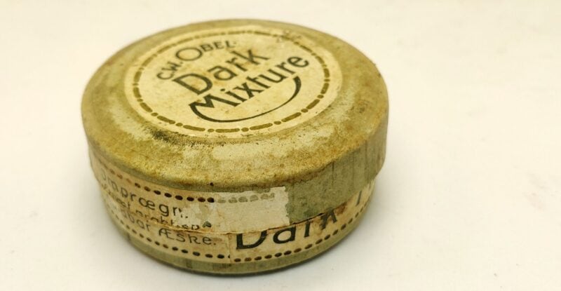 C. W. Obel. Dark Mixture. Papdåse