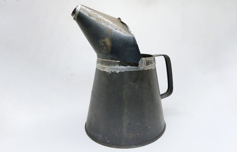 Oliekande. 2 Liter. VV. Jernblik