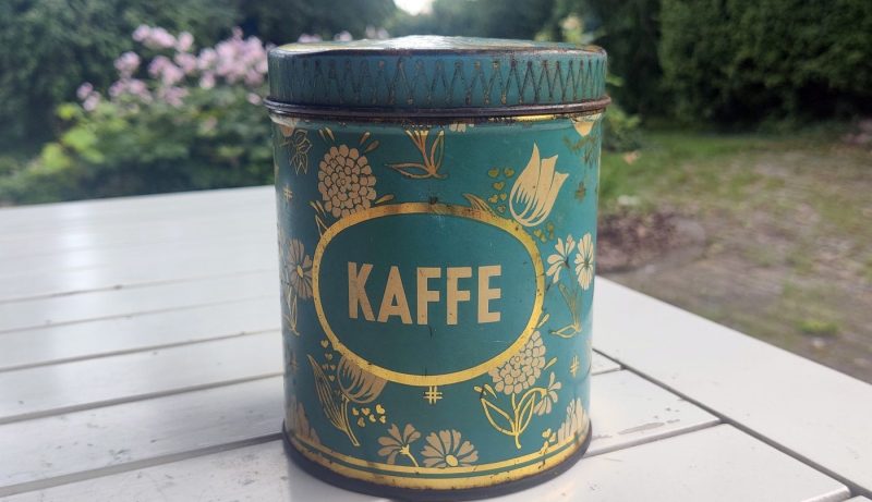 Kaffedåse blå med KAFFE på fronten