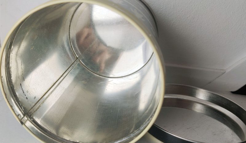 Kaffedåse med Kong. Grønlandsk Handel og Fiskeri segl fra 1974