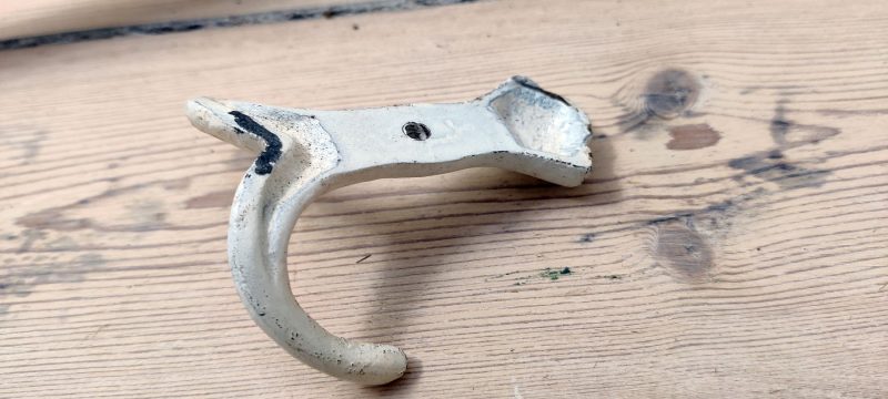 Dobbeltkrog i bemaling støbejern. Hvid