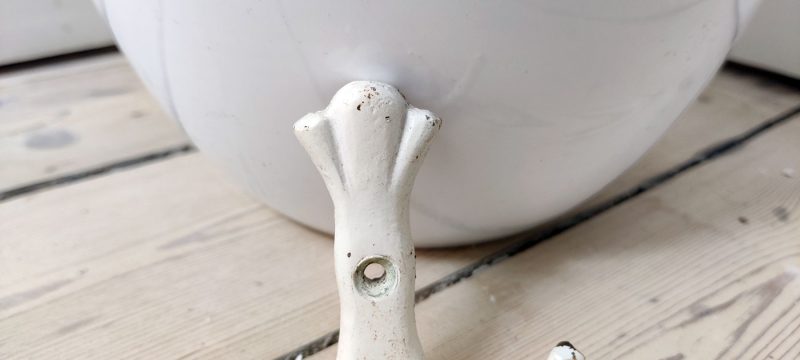 Dobbeltkrog i bemaling støbejern. Hvid