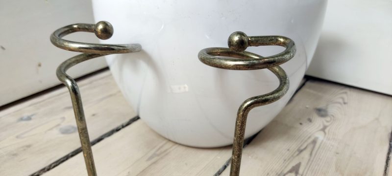 Gardinholdere i formesset jern