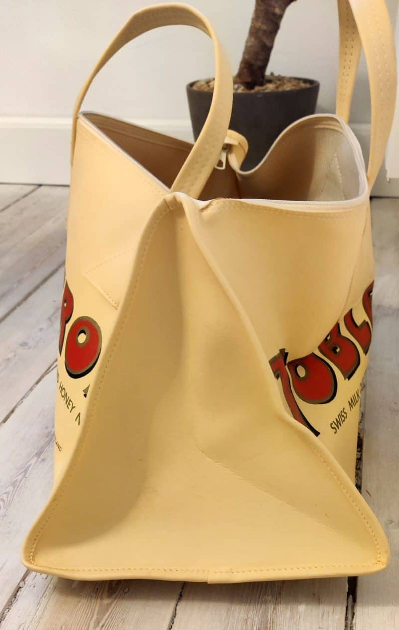 Toblerrone reklametaske, formet som en toblerrone