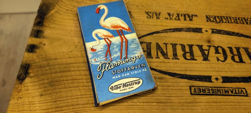 Vibe-Hastrup. Flamingo Stoffarven man kan stole på