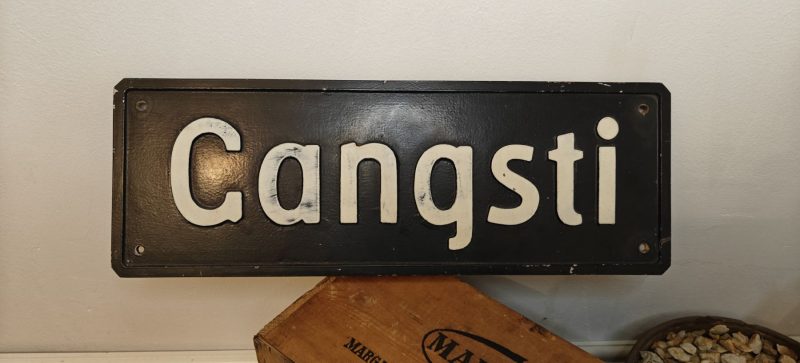 Ældre Gangsti skilt. Støbt skilt