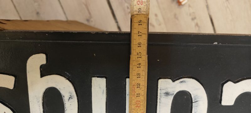 Ældre Gangsti skilt. Støbt skilt