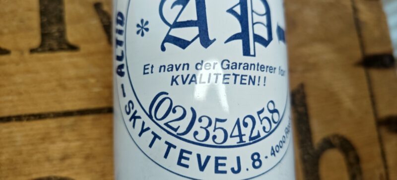 AP. Reklamekrus eller vase. Anker Petersen Friske Frugt & Grøntsager. 4000 Roskilde. Skyttevej 8