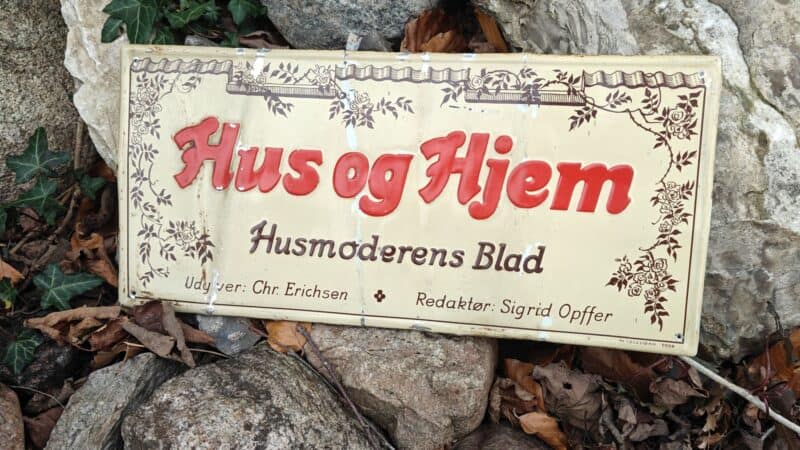 Hus og Hjem. Husmoderens Blad. Udgiver. Chr. Erichsen. Redaktør Sigrid Opffer. Celludan. Blikskilt