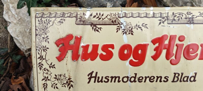 Hus og Hjem. Husmoderens Blad. Udgiver. Chr. Erichsen. Redaktør Sigrid Opffer. Celludan. Blikskilt