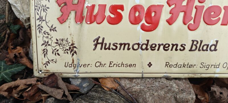 Hus og Hjem. Husmoderens Blad. Udgiver. Chr. Erichsen. Redaktør Sigrid Opffer. Celludan. Blikskilt