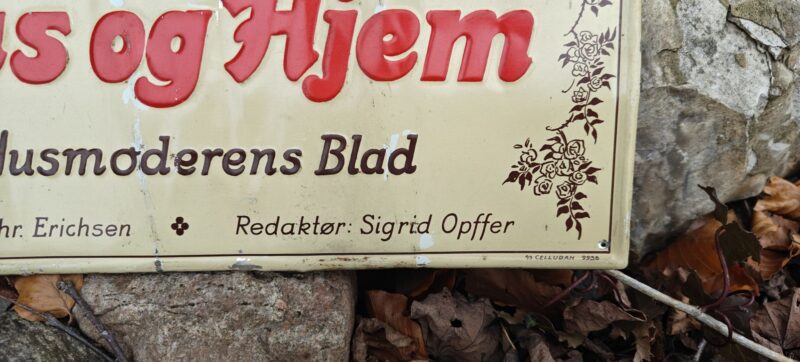 Hus og Hjem. Husmoderens Blad. Udgiver. Chr. Erichsen. Redaktør Sigrid Opffer. Celludan. Blikskilt