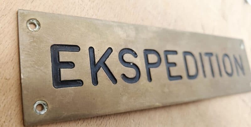 Messing skilt. Ekspedition