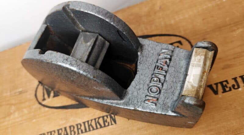Nopafan taperulle-dispenser. Gammel og tung