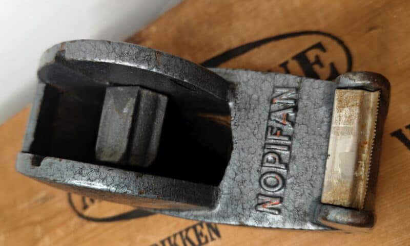 Nopafan taperulle-dispenser. Gammel og tung