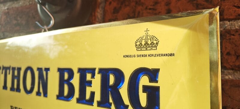 Anthon Berg Chokolader. Gammelt Cellouidskilt i perfekt stand