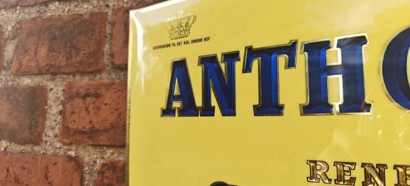 Anthon Berg Chokolader. Gammelt Cellouidskilt i perfekt stand