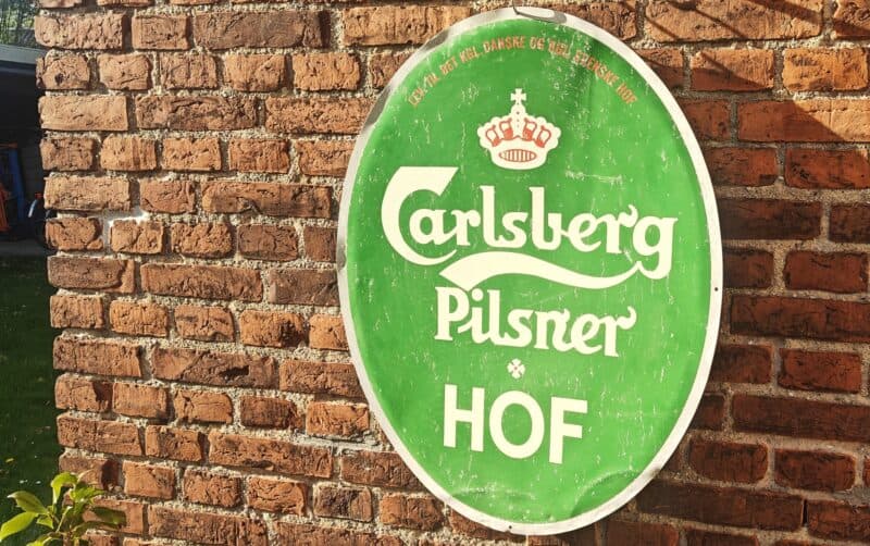 Carlsberg blikskilt. Ovalt. Stort. Gammelt