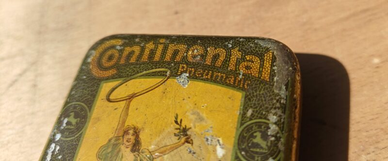 Continental. Pneumatic. Lappegrejæske. Blikdåse