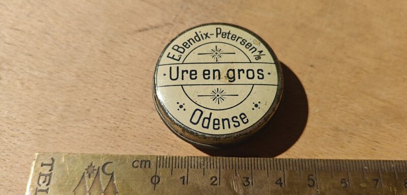 E. Bendix-Petersen. Ure en gros. Odense. Urmagerdåse