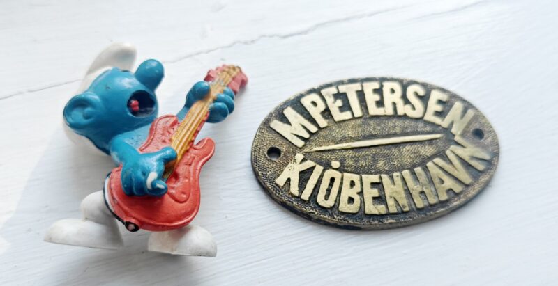M. Petersen Kiòbenhavn. Messingskilt