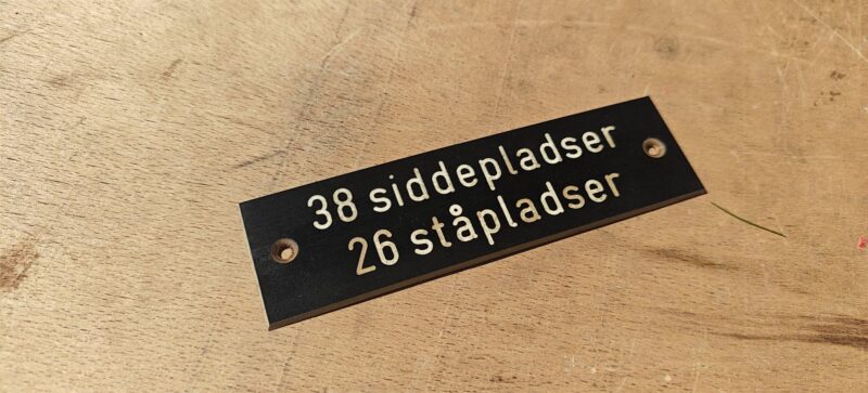Sporvognsskilt. 38 siddepladser. 26 ståpladser