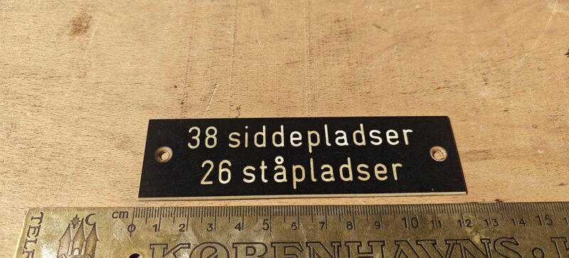 Sporvognsskilt. 38 siddepladser. 26 ståpladser