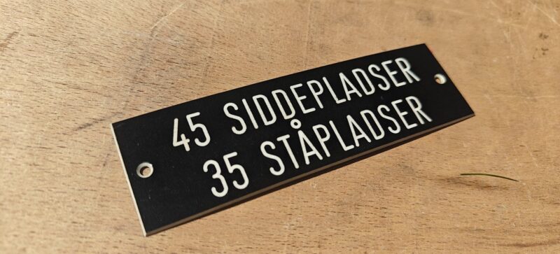 Sporvognsskilt. 45 siddepladser. 35 ståpladser
