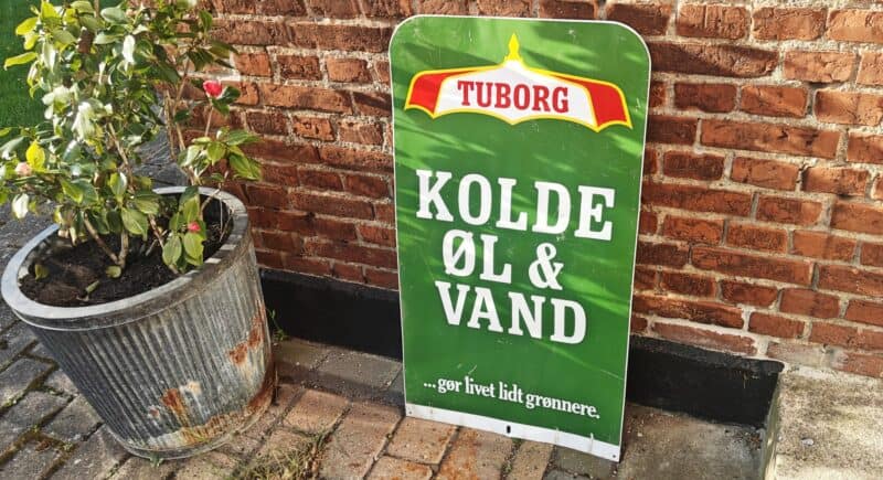 Tuborg Kolde Øl og Vand. Dobbeltsidet blikskilt reklame
