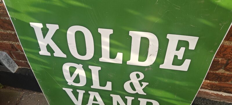 Tuborg Kolde Øl og Vand. Dobbeltsidet blikskilt reklame