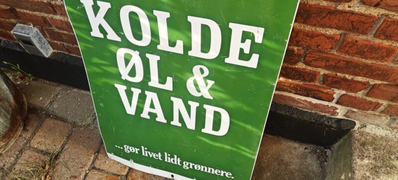 Tuborg Kolde Øl og Vand. Dobbeltsidet blikskilt reklame