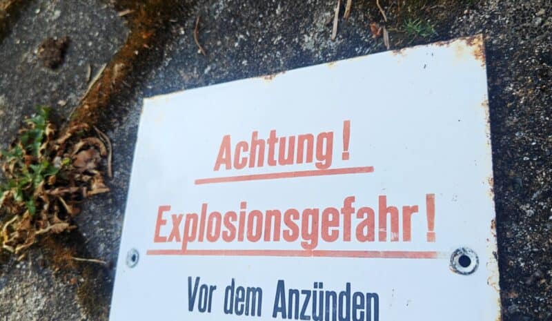 Achtung! Explosionsgefarh! Tysk Emaljeskilt