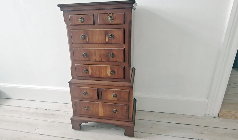Sød lille vintage engelsk kommode / konsol. Ædeltræ og Mahogni finer