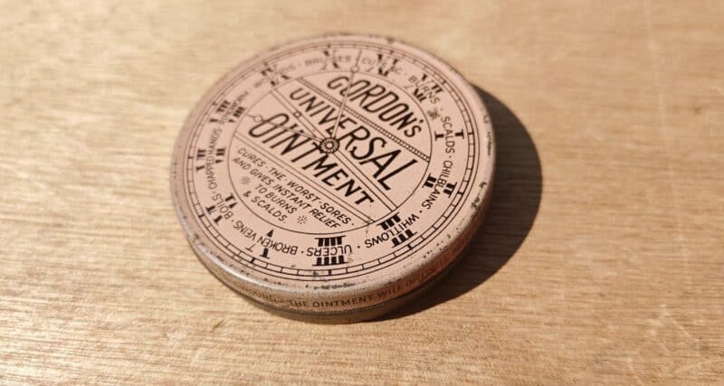 Gordons Universal Ointment. Blikdåse med indhold