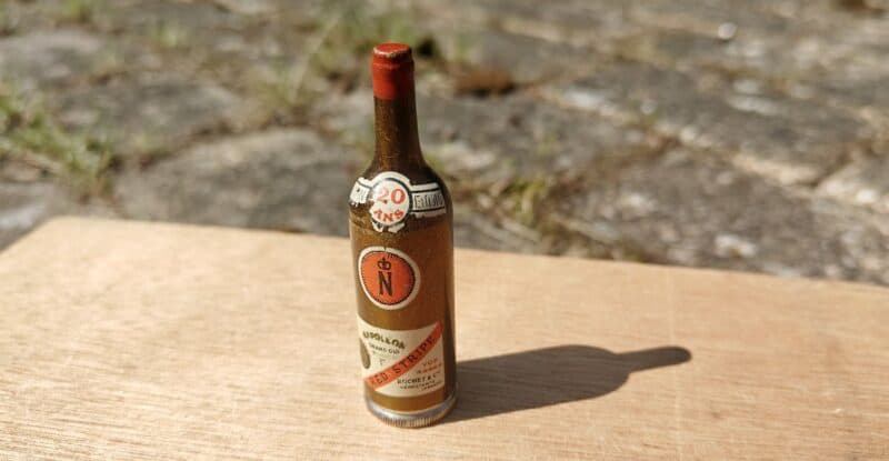 Red Stripe. Napoleon. Reklamelighter i miniatureflaske af blik
