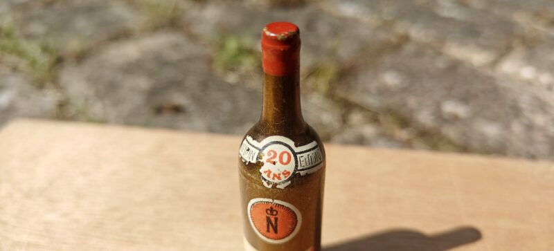 Red Stripe. Napoleon. Reklamelighter i miniatureflaske af blik