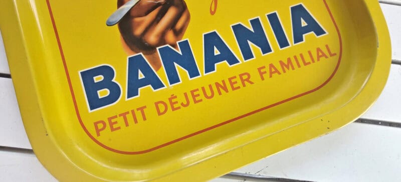 Banania serveringsbakke i jernblik af ældre dato