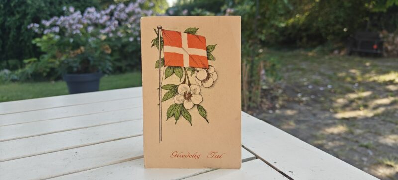 Glædelig Jul. Julekort med Dannebrog