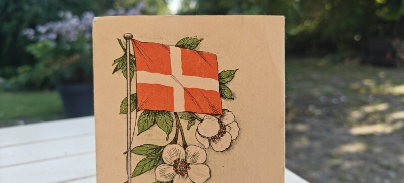 Glædelig Jul. Julekort med Dannebrog