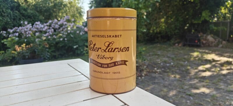 Peter Larsen. Tradition for god Kaffe. Viborg. Kaffedåse